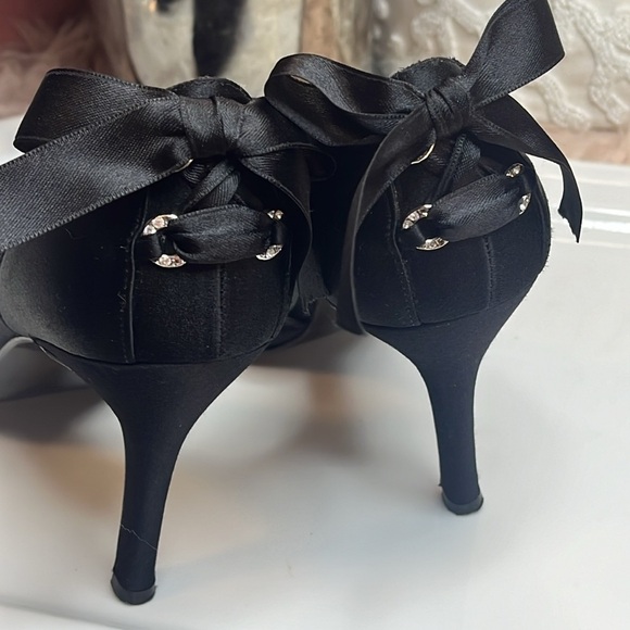 STUART WEITZMAN EVENING HEELS - Picture 3 of 10